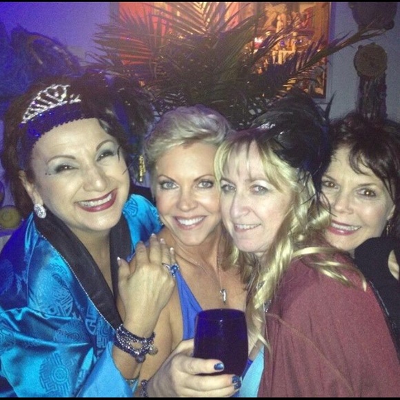 Meet your Posher, Kitty - Picture 3 of 17